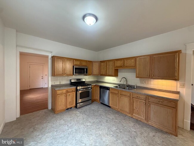 Photo - 1740 Arnold Ave