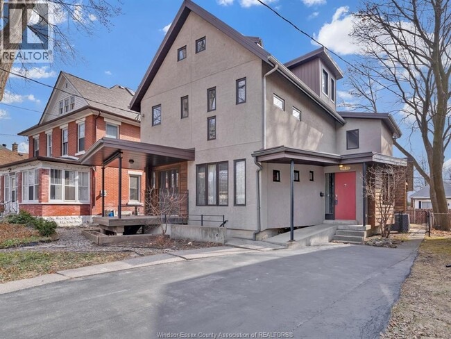 Photo - 3131 Donnelly St