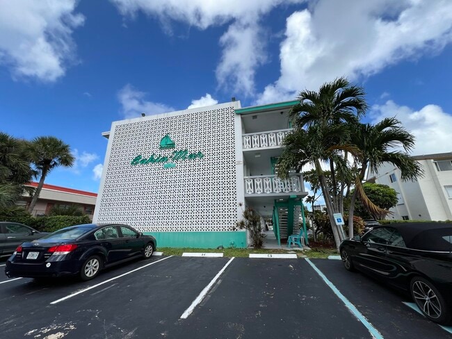 Building Photo - 131 Shore Ct Unit C1