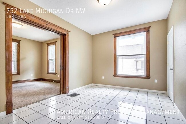 Photo - 752 Lake Michigan Dr NW