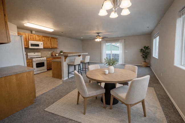 Photo - 3 Bedroom Duplex Near Downtown Available!