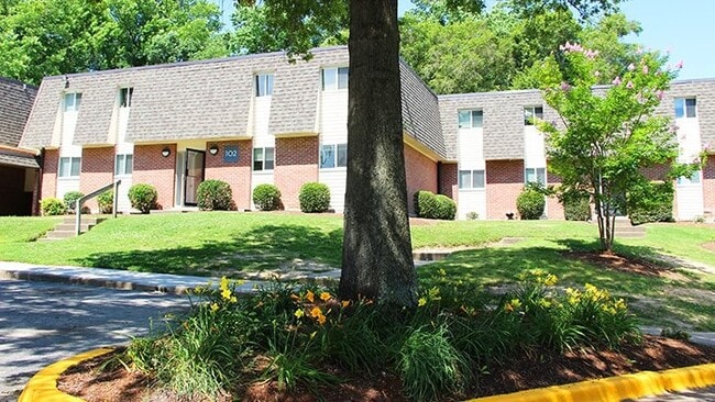 Building Photo - 100 River Trace Way Unit #100