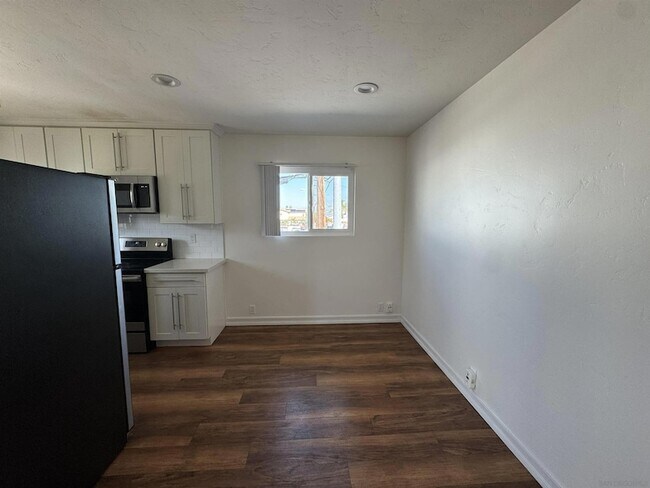 Photo - 3222 Collier Ave