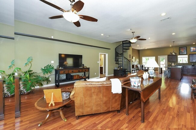 Building Photo - 226 Valmar