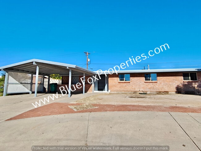 Building Photo - 3310 W Calle Toronja