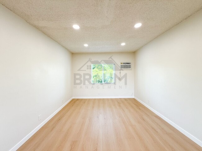 Photo - 13115 Oxnard St Unidad 18