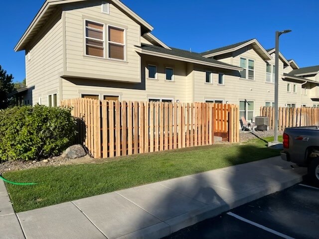 Sala de estar hacia el comedor - 1678 US Highway 395 N