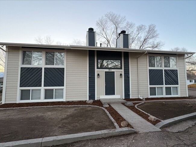 Building Photo - Newly Renovated 2 Bedroom/1 Bath! Option of TWO MONTHS FREE RENT! Unit D