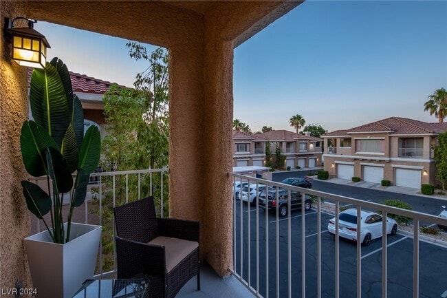 Building Photo - 251 S Green Valley Pkwy Unit 2721 Rental