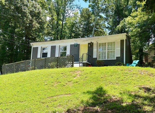 Building Photo - Cute House, Fenced Yard in in Thomasville Heights