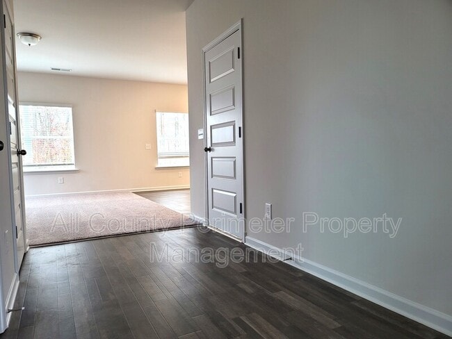 Photo - 25 Rambling Oaks Dr NE