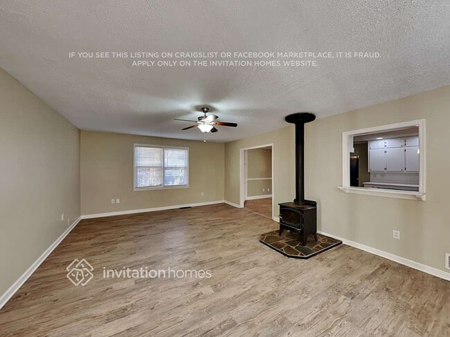 2631 Kings Cir NW