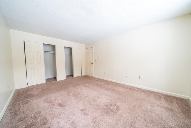 Building Photo - 1 Charleston Ave Unit #7, 5