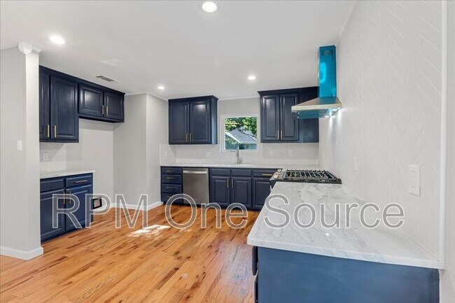 Photo - 3109 Lynbrook Dr