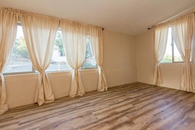 Photo - 414 W Leroux St