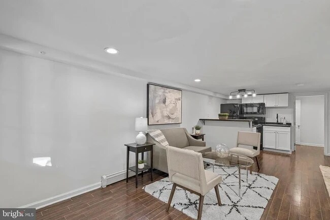 Photo - 739 Fairmont St NW Unidad B