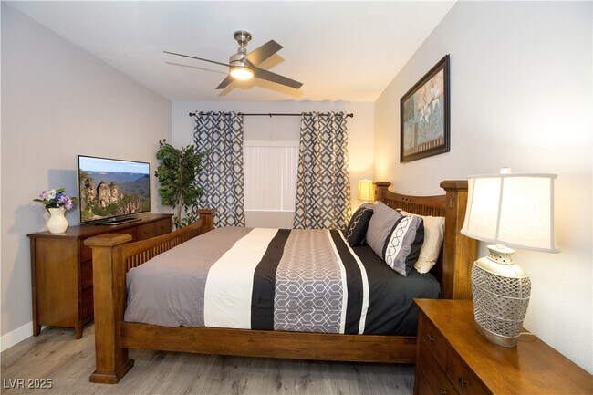 Building Photo - 8725 W Flamingo Rd Unit 000