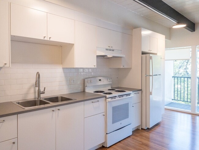 Building Photo - TWO WEEKS FREE! Tranquil and Remodeled 2BR... Unit #5