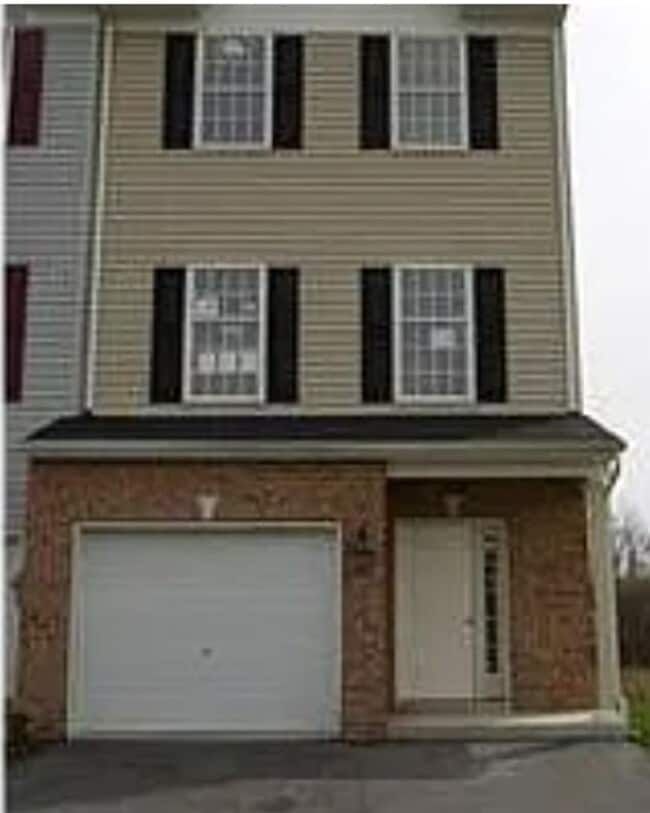 Spacious, Large, Luxury 3 Bedroom End - Unit Townhouse in Hockessin, Delaware - Spacious, Large, Luxury 3 Bedroom End - Unit Townhouse in Hockessin, Delaware