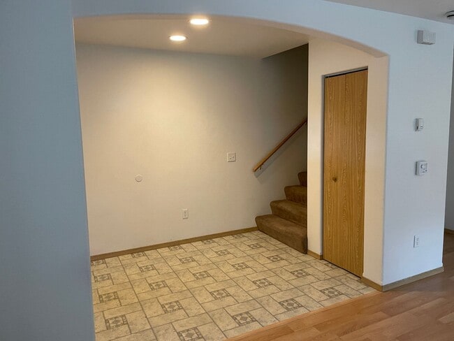 4936 Princeton Dr Unit B