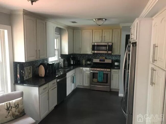 Photo - 218 W Shirley Ave