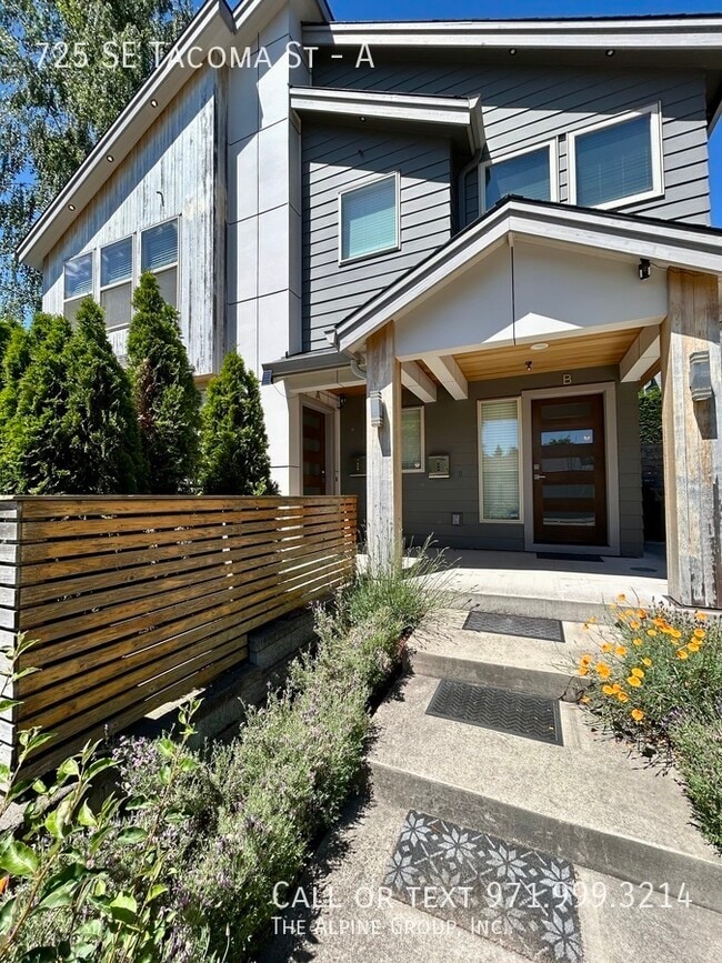Photo - 725 SE Tacoma St Townhome