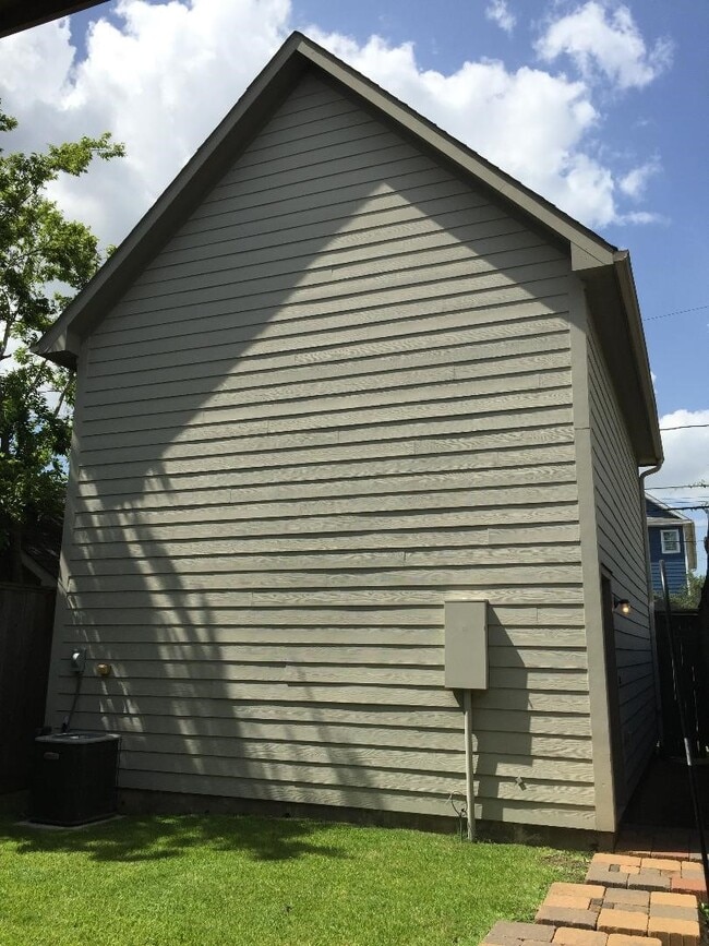 Photo - 821 W 26th St