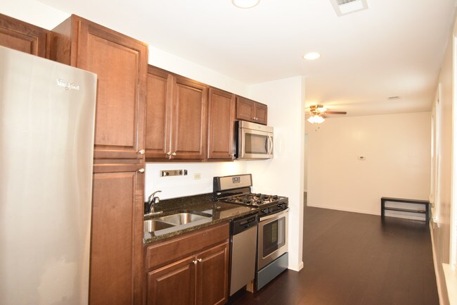 Building Photo - 1828 N Bissell St Unit #1 Rental