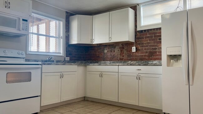 Building Photo - 202 Shepard Ave Unit C