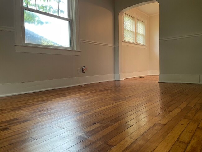 original hardwood floors - 942 Russell St Unidad C