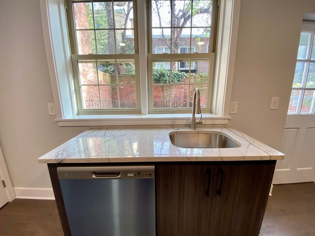 Photo - 722 Lombard St Unit APT 1