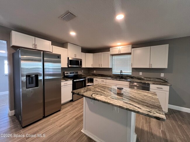 Photo - 741 Frisco St SE