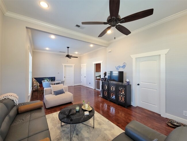 Photo - 2604 Cochran St