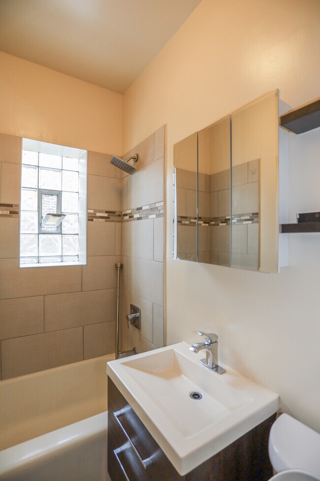 Photo - 1250 W Montrose Ave Unidad 120