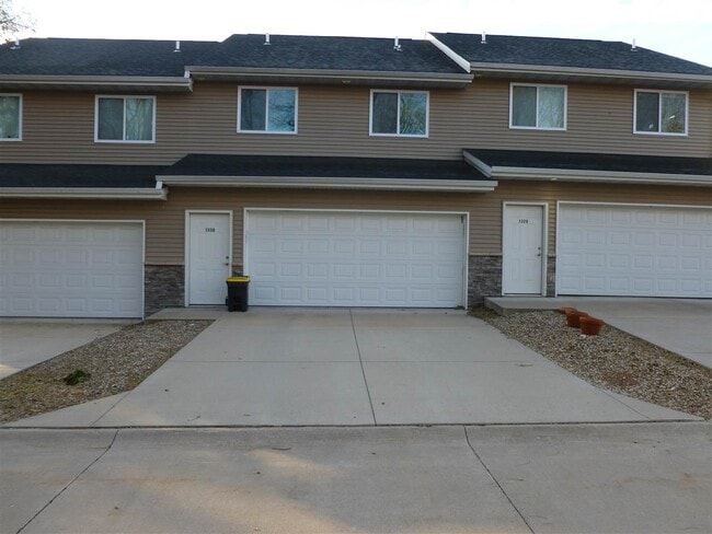 Photo - 1330 N Dodge St Ct