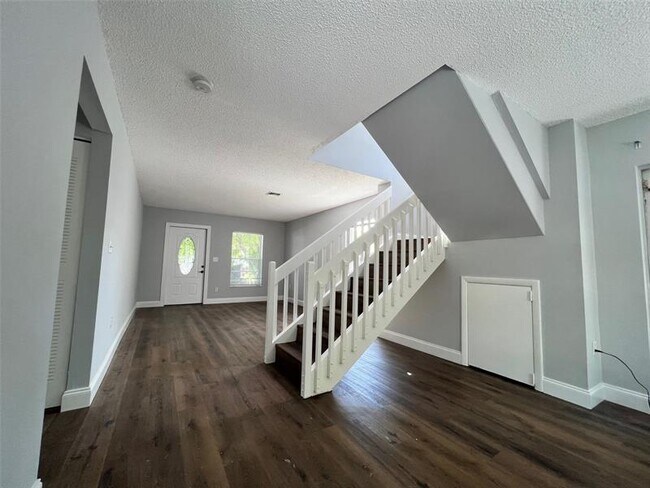 Photo - 10041 Loquat St