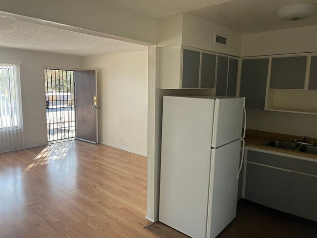 1 Bedroom 1 Bath In Central Las Vegas - 1 Bedroom 1 Bath In Central Las Vegas Condo Unit 23