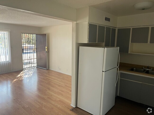 Building Photo - 1 Bedroom 1 Bath In Central Las Vegas Unit 23 Rental