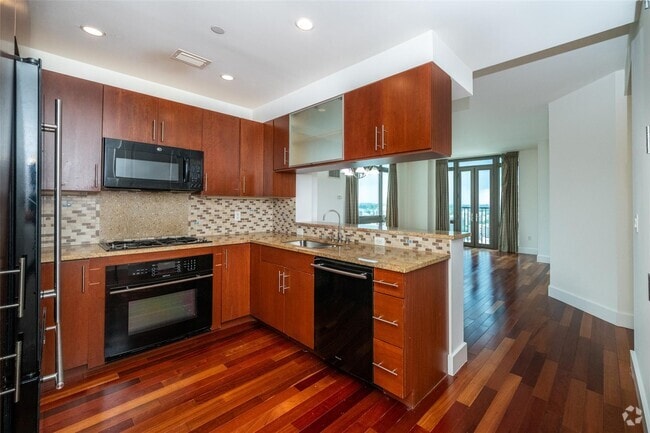 Building Photo - 175 Huguenot St Unit 1607 Rental