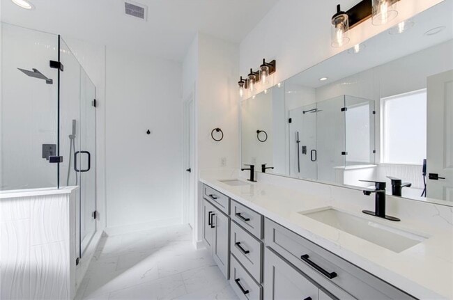 Photo - 1102 Paul Quinn St Unidad #B