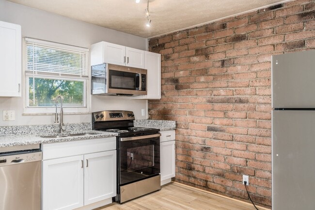 Building Photo - 721 Reinhard Ave Rental