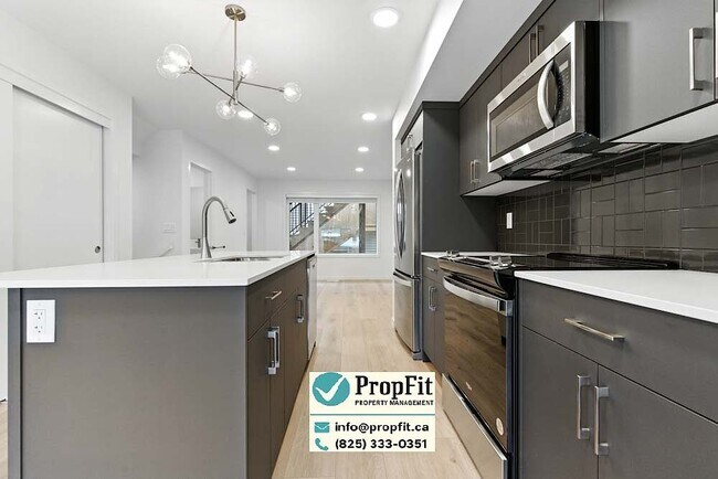 Building Photo - 7344 Klapstein Cres SW