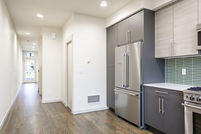 Photo - 3bd/2.5ba Seattle Townhome