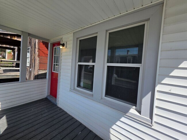 Photo - Beautiful Waterside 3 bedroom Single-Family Home - Catskill, NY