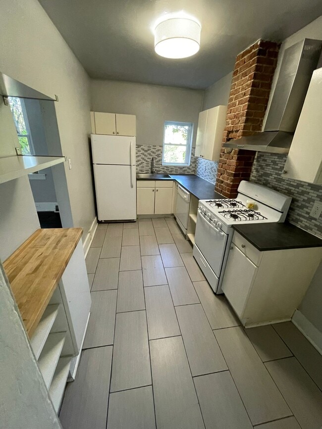 Photo - 1528 Methyl St