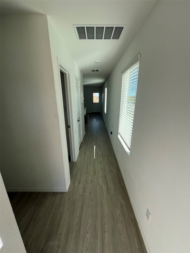 Photo - 520 Commander Abbott Dr