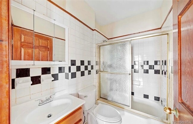 Photo - 90-37 77th St