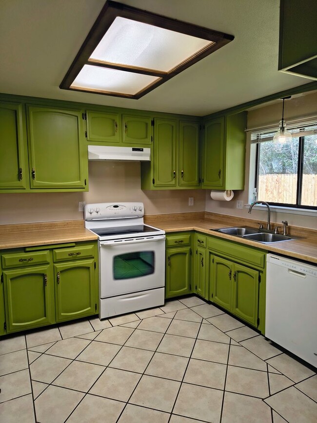 Photo - 4 Bedroom Happy Valley Home!