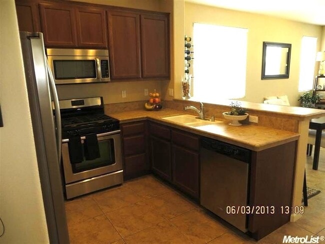Photo - Great Lincoln Crossing Location, walk to Starbucks and More!
