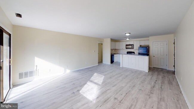 Building Photo - 300 Broadway Unit B4 Rental
